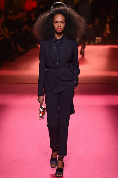 Look 10